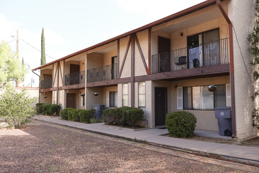 Building Photo - 797 W Mesa Verde Dr