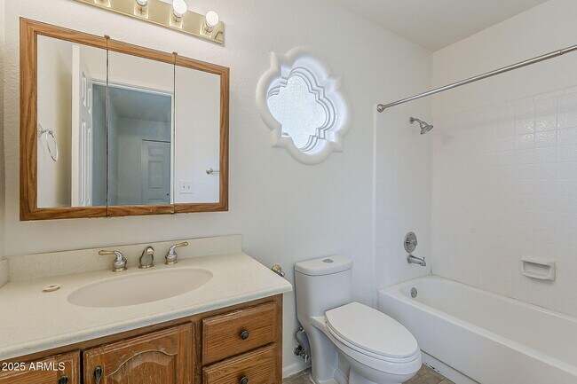 Building Photo - 5136 E Evergreen St