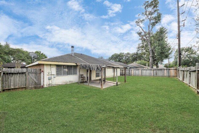 Building Photo - 13610 Piney Oaks Dr