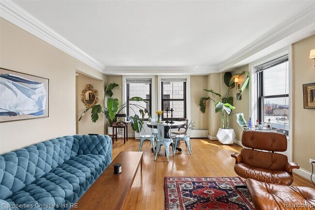 Building Photo - 15 E Kirby St