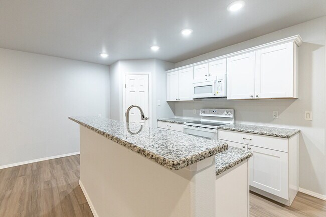 Building Photo - Half off the first Full Month's Rent !!!! ...