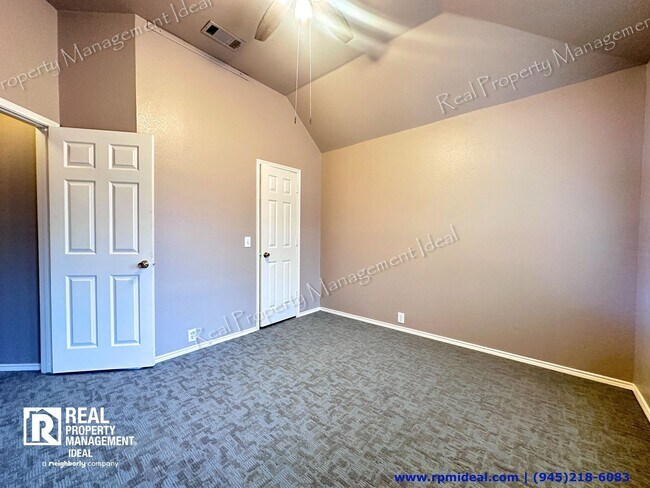 Building Photo - 8801 Vernon Ct