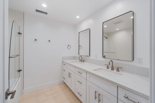 Building Photo - New Torrance Home!