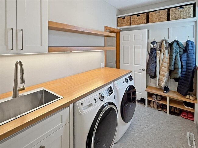 Building Photo - 4591 Empress Way N