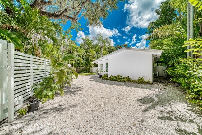 Building Photo - 4000 Kumquat Ave