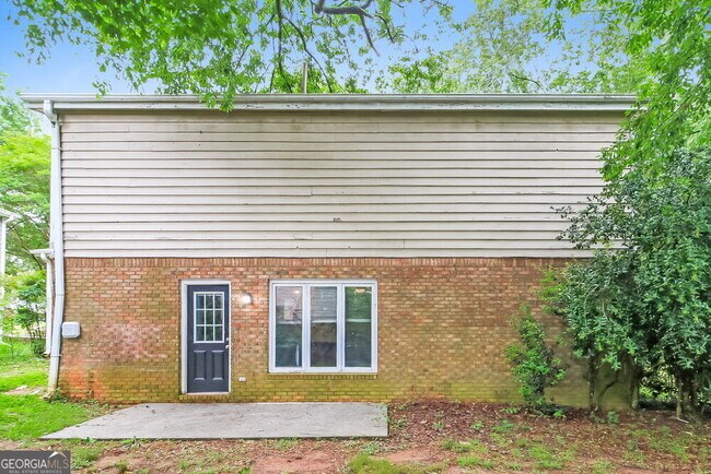 Building Photo - 2112 Golfview Dr SE