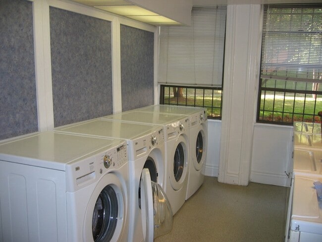 Free Laundry Room Washer and Dryers - 3100 Connecticut Ave NW