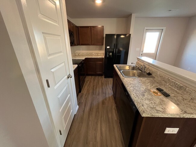 Building Photo - *Pre-leasing* NEWER Three Bedroom | Two Ba...