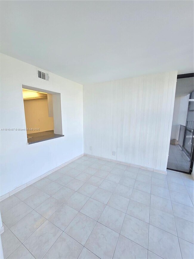 Building Photo - 1000 Parkview Dr