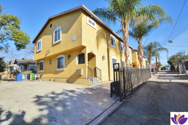 Primary Photo - 1432 Ricardo St