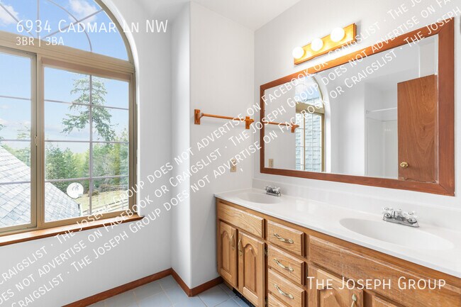 Building Photo - 6934 Cadmar Ln NW