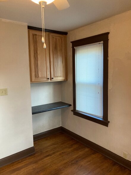 Desk Nook - 98 Sandau Ave