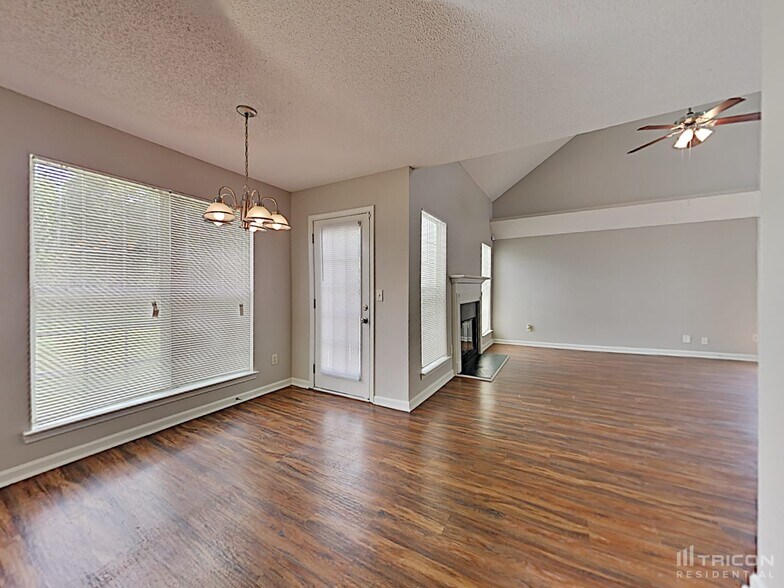 Building Photo - 105 River View Ct