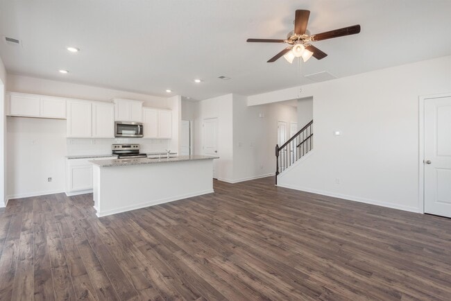 Building Photo - 104 Greystone Way