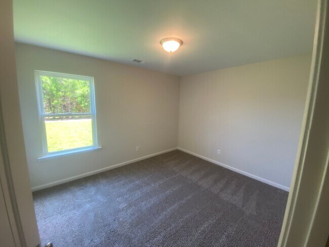 Building Photo - 5 bedroom, 3 bath home in Savannah,Ga for ...