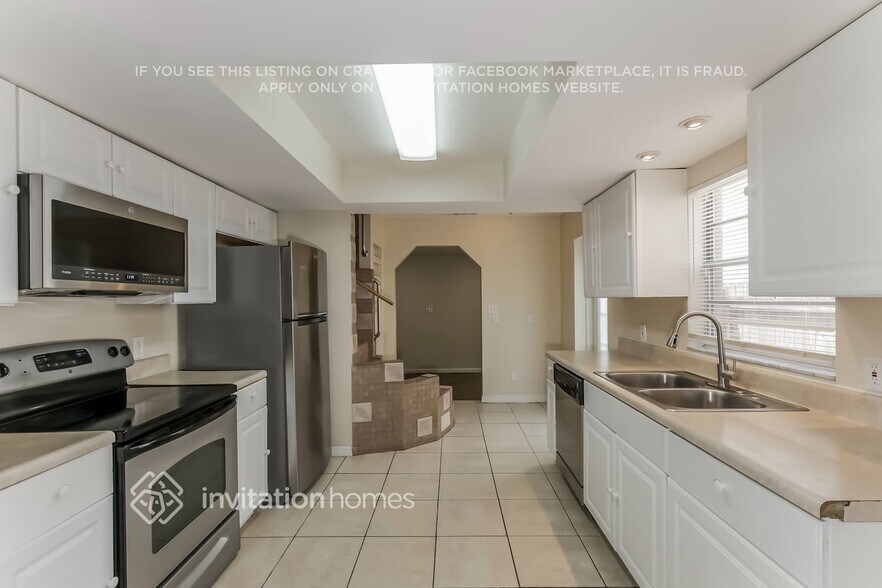 Building Photo - 8512 Misty River Ct