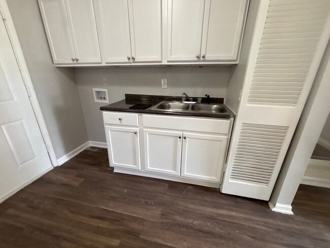 Building Photo - 4496 Range Line Rd