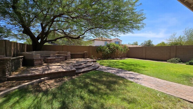 Building Photo - Upgraded kitchen and lots of sq ft in Verrado!