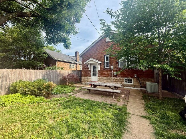 Building Photo - 5246 Chippewa St