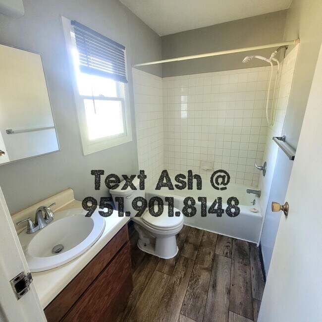 Building Photo - 1226 W 13th St