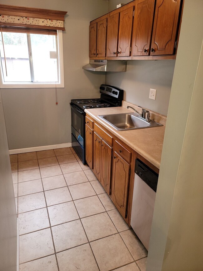 Building Photo - 2500 Topsfield Rd