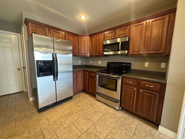 Building Photo - Beautiful 3 bedroom 3 bathroom!!