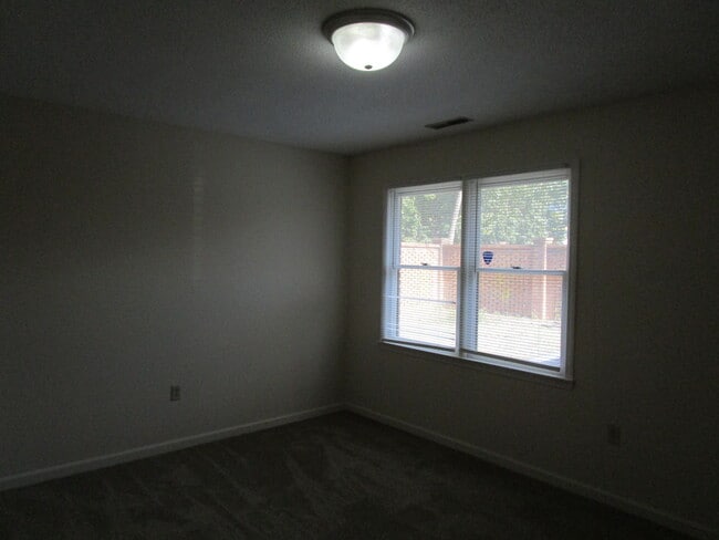 Building Photo - 110 Delorme Ct