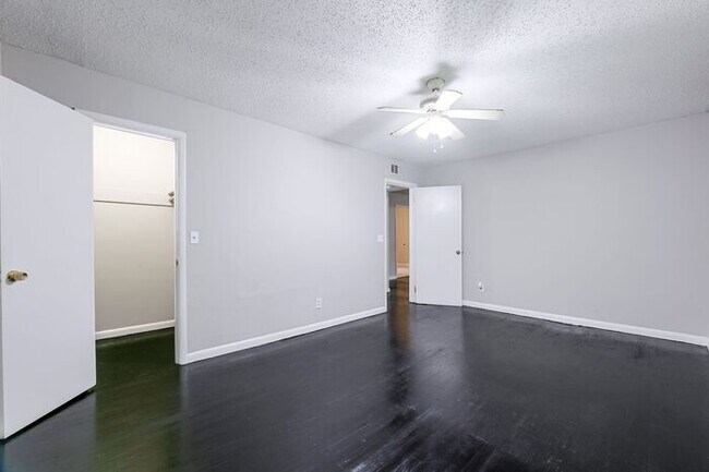 Building Photo - 1635 Line Cir