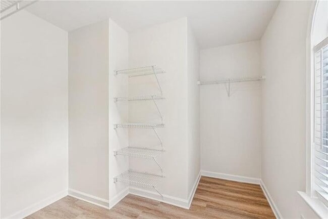 Building Photo - House 3 Beds 3 Bath