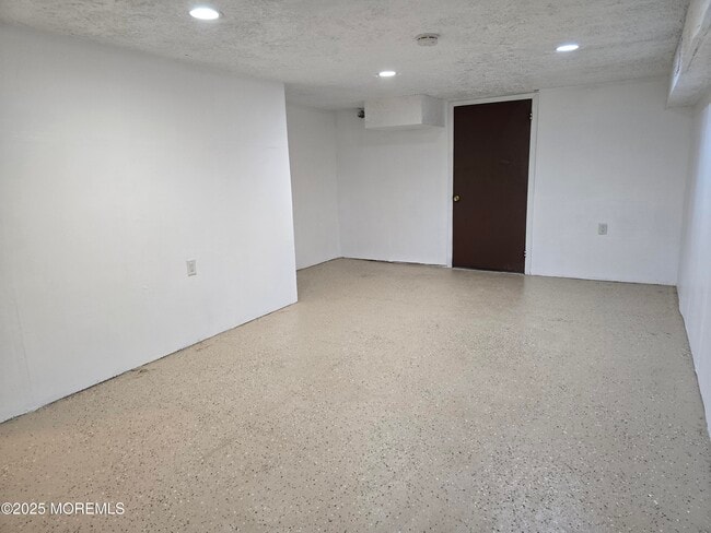 Building Photo - 140 Primrose Ln