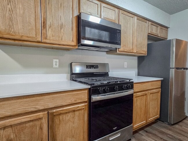 Building Photo - Newly Remodeled 4 bedroom 2 bath home in S...