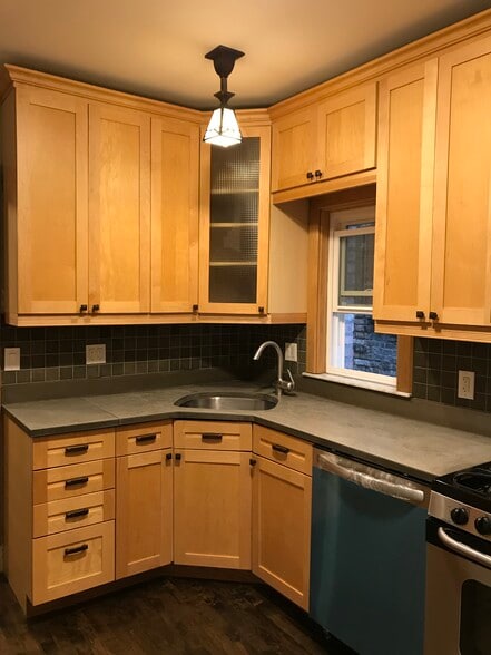 Building Photo - 5747 N Talman Ave