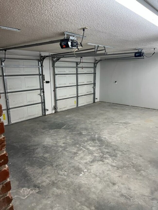 Building Photo - Gorgeous Home in the Heart Hinesville