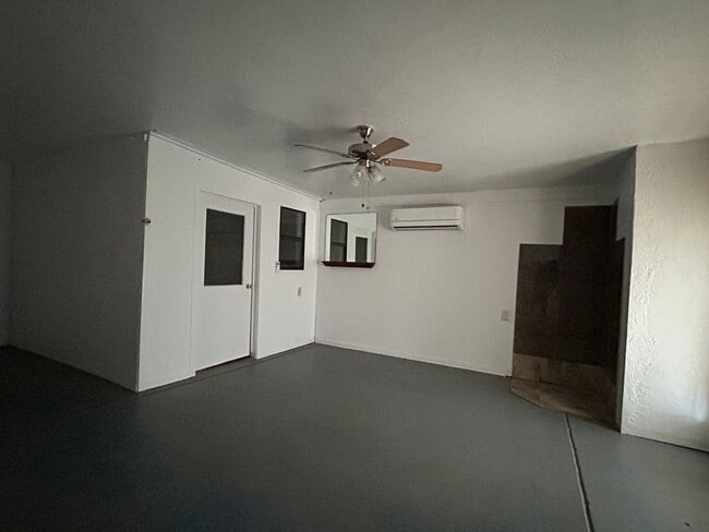 Building Photo - 2105 W Juniper St