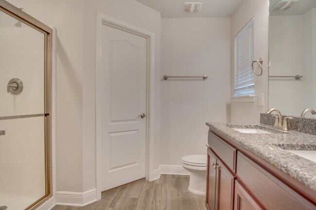 Building Photo - Beautiful North Pensacola 3BR Home with Oversized Primary Suite, Double Vanity Bath, 2-Car Garage...