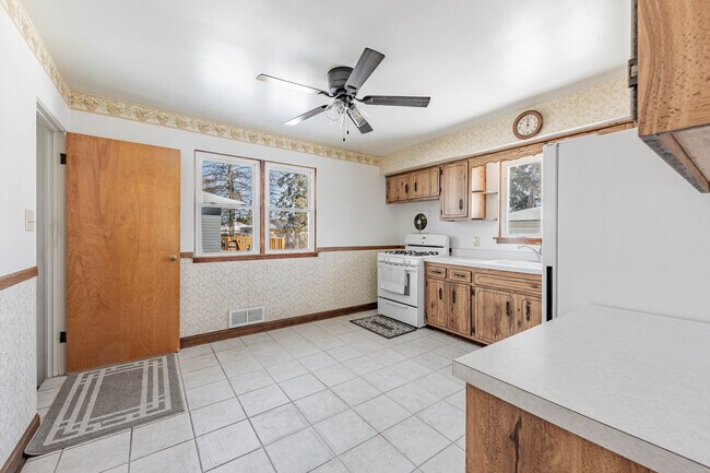 Building Photo - 1208 Waverly Pl