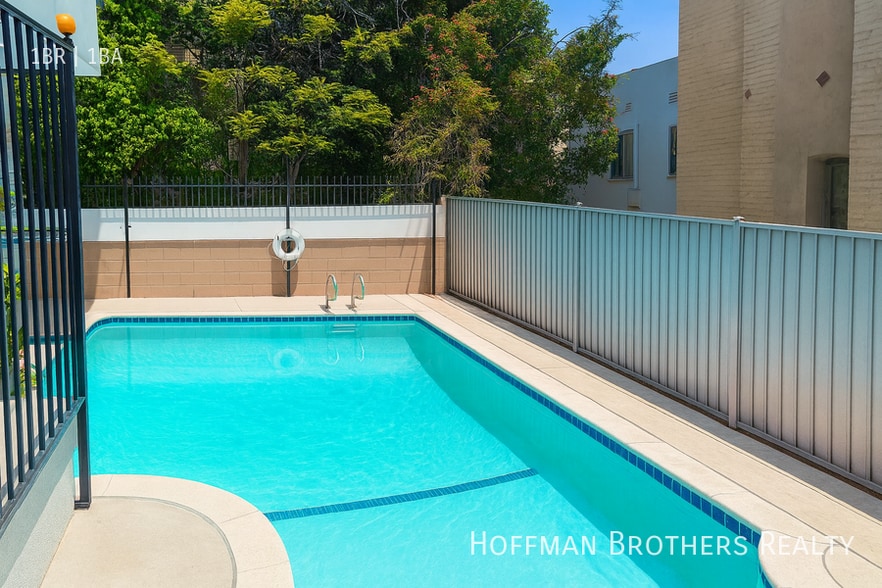 Building Photo - 628 S Ardmore Ave