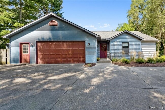 Primary Photo - 10419 Maple Rd