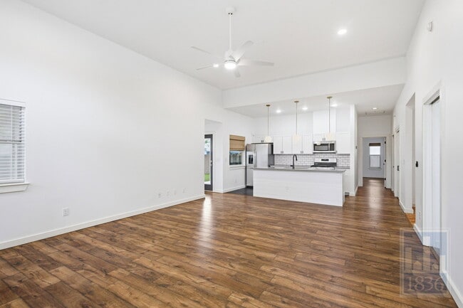 Building Photo - 13009 Lamplight Village Ave