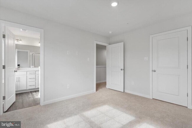 Building Photo - 16502 Green Glade Dr