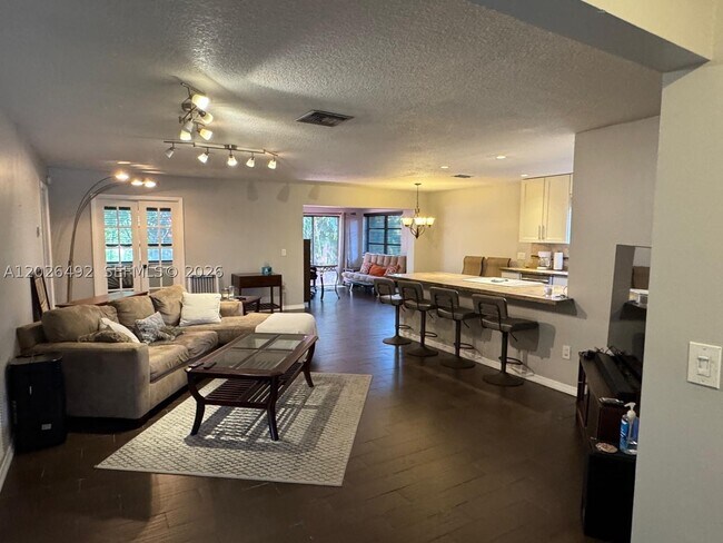 Building Photo - 2736 Carnation Ct