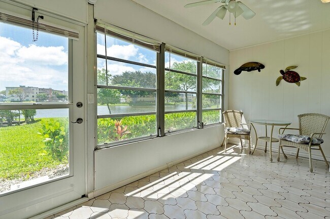 Building Photo - 1032 Lincoln B