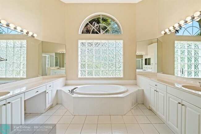 Building Photo - 11515 NW 75th Manor