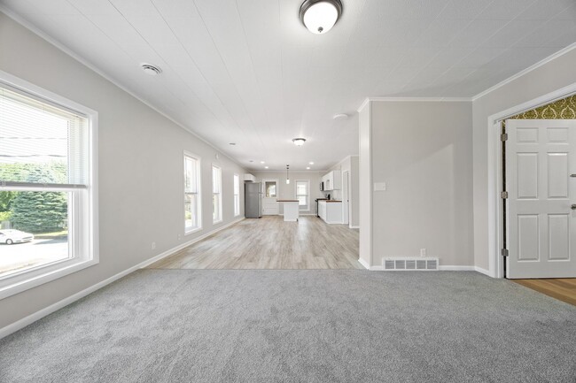 Building Photo - 801 W 26th St