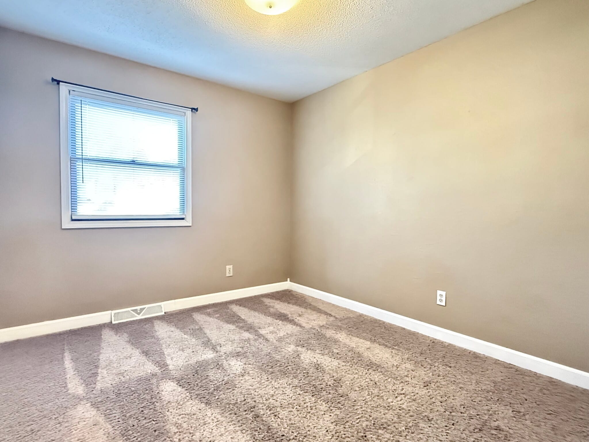 Building Photo - 2317 Independence Ct