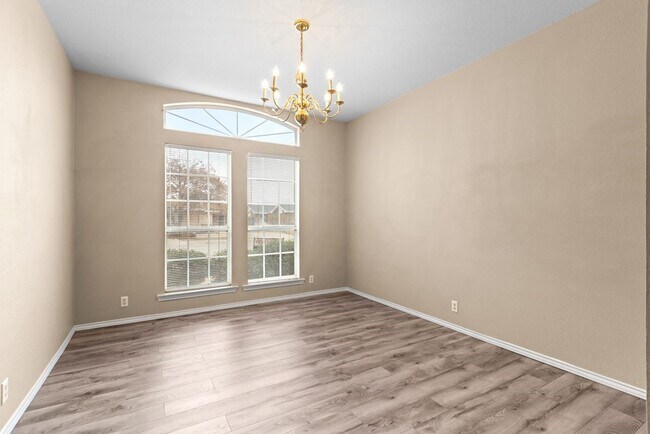 Building Photo - 2503 Hoya Dr