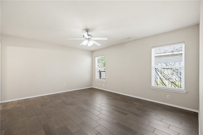 Building Photo - 6301 SW Meadow Well Ave