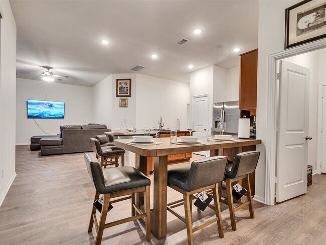 Building Photo - 410 Magnolia Ln