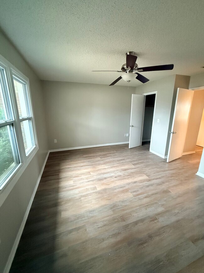 Building Photo - 7405 E 17th St N