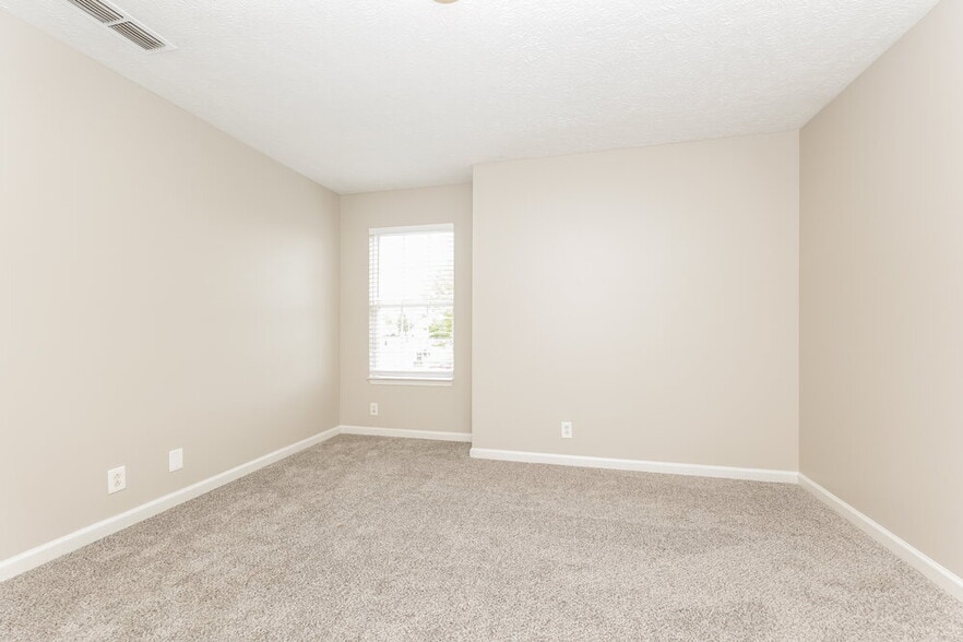 Building Photo - 1535 St Andrews Dr